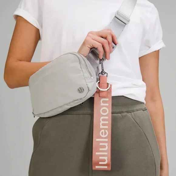 RARE - NWT Lululemon Never Lost Keychain Pink Pastel/White Opal - Picture 3 of 4